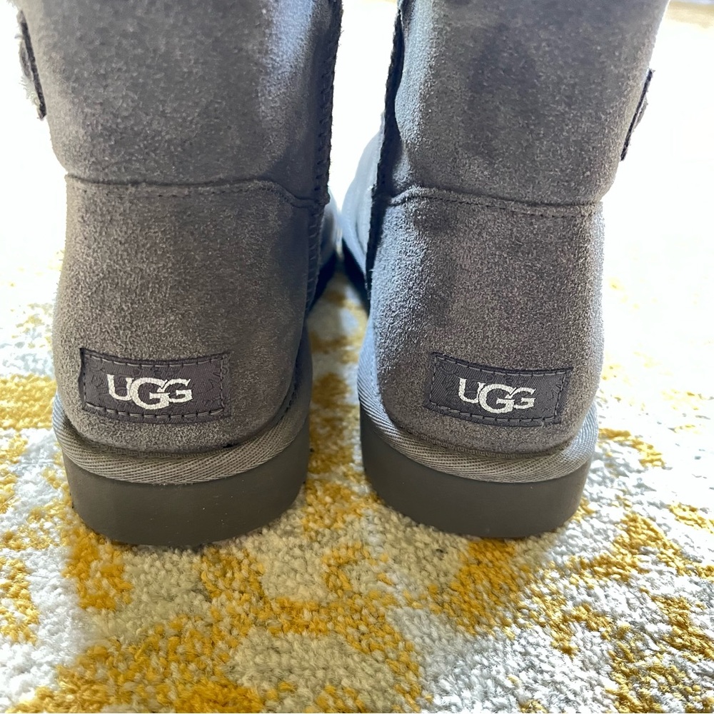 New UGG Mini Bailey button crystals boots size 9 - Picture 5 of 9